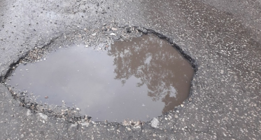 В Пензе на проспекте Победы провалился асфальт