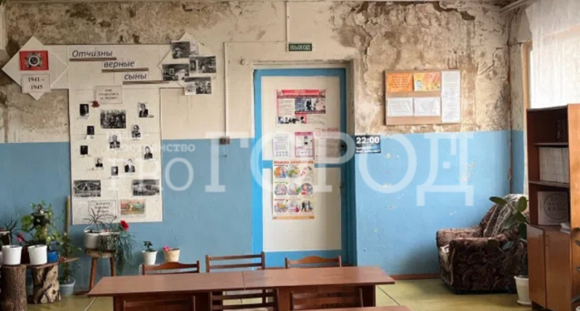 В Каменском районе сельский клуб гниет и утопает на глазах