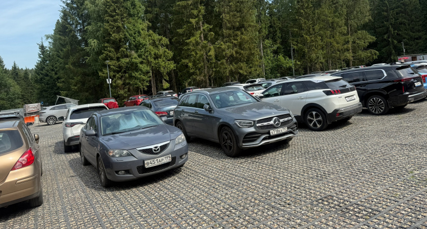 Toyota Sienta: японский семиместный минивэн для города 