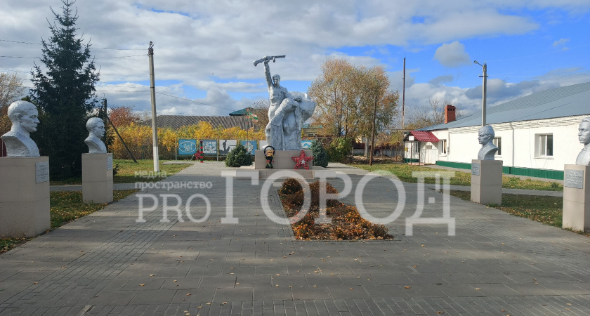 Под знаменем Победы: история тамалинского памятника «на века» 
