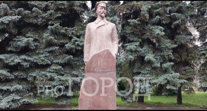 Огородили красной лентой и отдали в частные руки: сквер Дзержинского - все! 