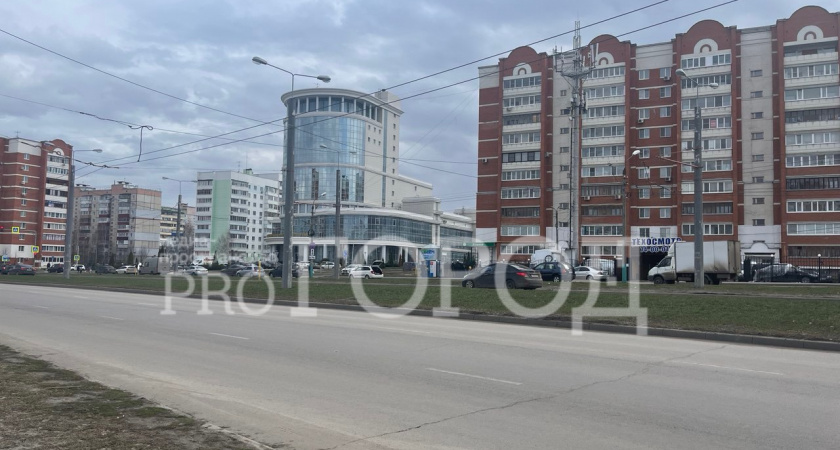 «Это настоящая пытка звуком!»: жителей проспекта Строителей одолевает сигнал светофора по ночам