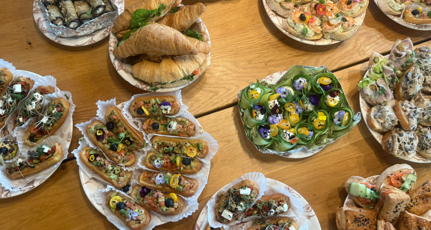 Салат «Москвичка» на Новый год без майонеза. Пошаговый рецепт