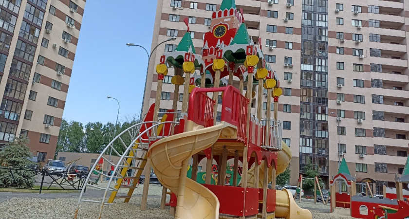 Жителям Севера объяснили, как добиться появления новой детской площадки