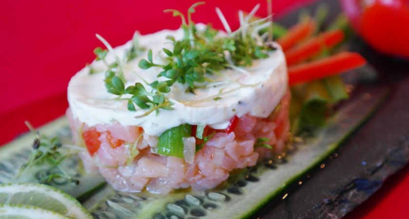 Готовим салат «Нежный» с красной рыбой. Пошаговый рецепт с деталями и секретами 