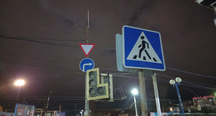 Обязан ли водитель уступать пешеходу на зебре? Разбор ПДД и судебной практики