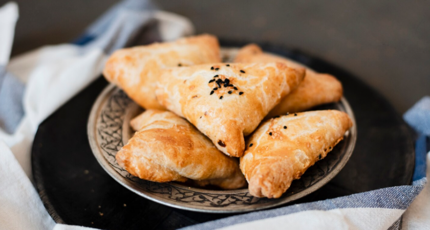 Рецепт слоеной самсы с фаршем. Знатная закуска для стола, которая готовится просто