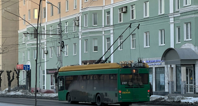 В Пензе автомобиль столкнулся с троллейбусом