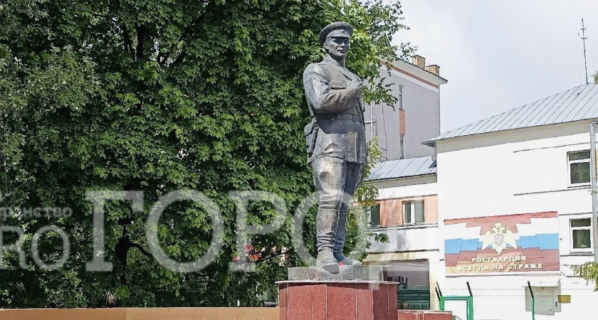 Бронзовый милиционер на страже порядка: почему боялись и за что уважали дядю Гришу