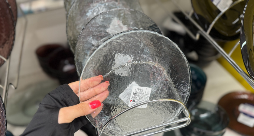 Как убрать клей от наклейки с посуды. 2 рабочих способа за пару секунд