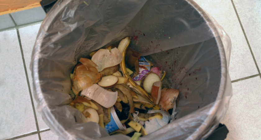 Бесплатная замена мусорным пакетам из газет. Способ из СССР 