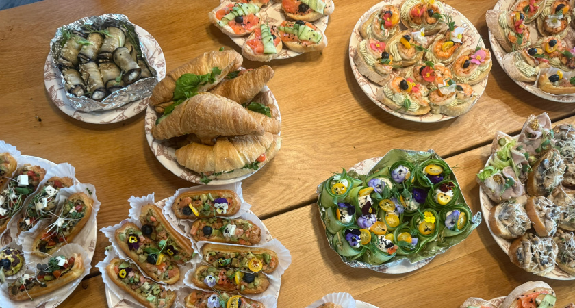 Закуска из слоеного теста на Новый год. Рецепт в форме ёлочки с сырной начинкой 