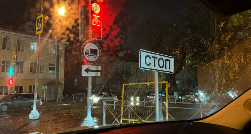 На Ладожской проверят светофор, на который жалуются водители