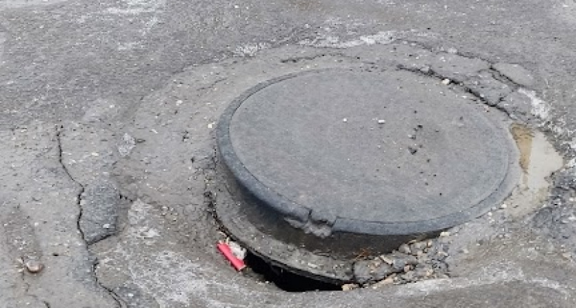 Пензенских водителей предупреждают о провалившемся люке