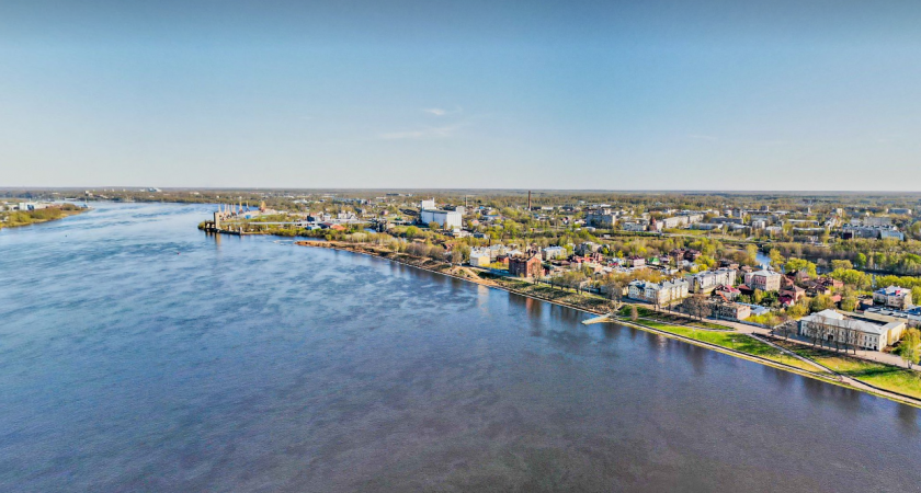 У нас на Волге есть изумительный город, а они опять в Европу едут: старинные улочки, красивейшая набережная - поеду еще много раз