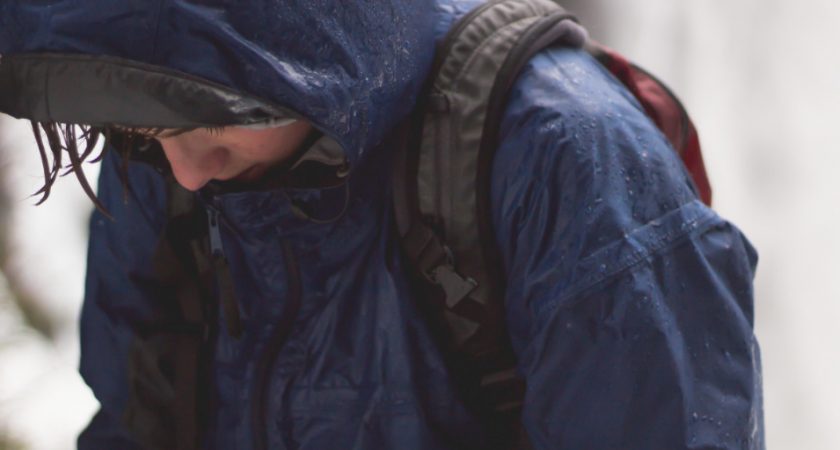 Чистка зимнего пуховика паром за 5 минут. Быстрый способ без стирки