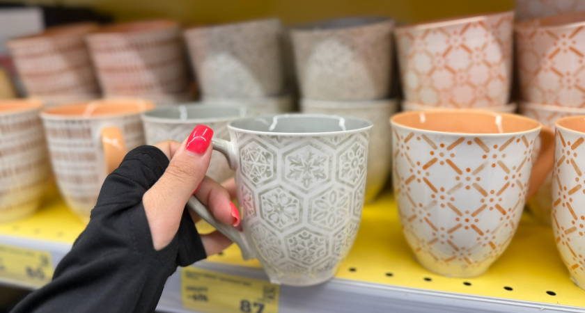 В Магнит Косметик заглянула не зря: рассмотрела Новогоднюю коллекцию из фарфора по желтым ценникам - уже готовлюсь к Новому году