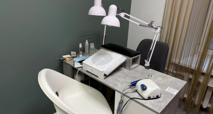 Если ваш мастер маникюра делает это с вашими руками - смело требуйте скидку 50%: про эти нюансы в салонах вам не расскажут