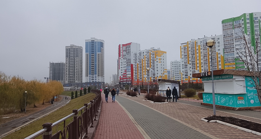 На набережной г. Спутника появились новые световые опоры