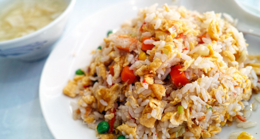Главный враг рассыпчатого плова: этот ингредиент мгновенно превращает его в рисовую кашу — а его добавляет каждая вторая хозяйка