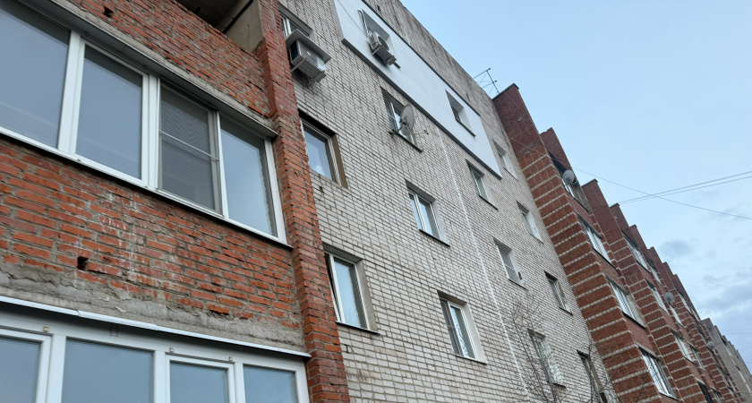 В Пензе спасатели помогли женщине, которая звала на помощь из-за запертой квартиры