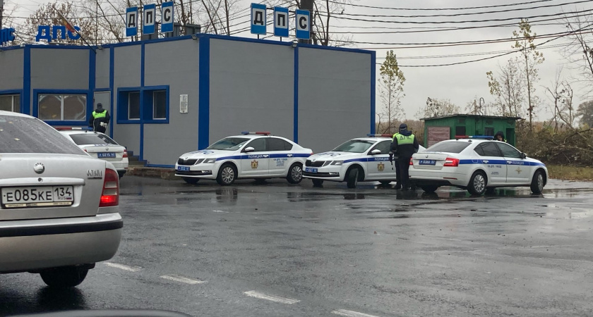 Инспектор ДПС просит пройти с ним в патрульный автомобиль: как грамотно поступить, чтобы подстраховать себя - одно золоте правило 