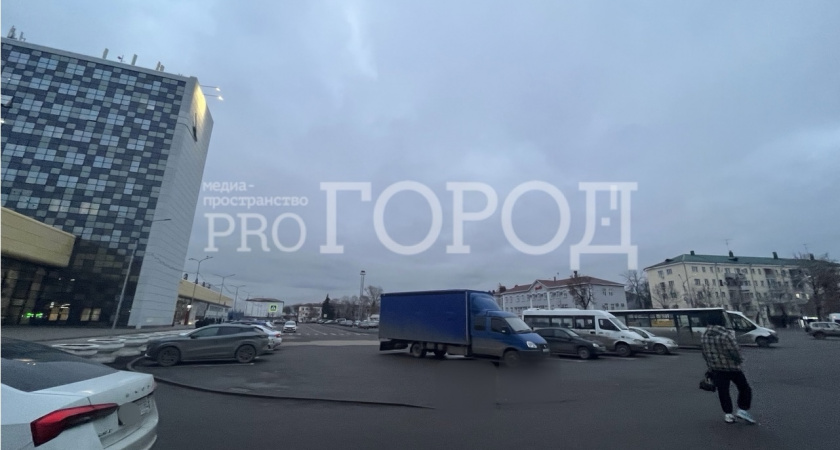 «Ни присесть, ни даже сумку тяжелую поставить. А если дождь или снег?»: пензенцы просят установить павильон на Привокзальной площади