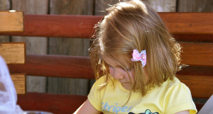 Это изящное и звучное имя для девочки пришло к нам из Древней Греции: переводится как как цветок