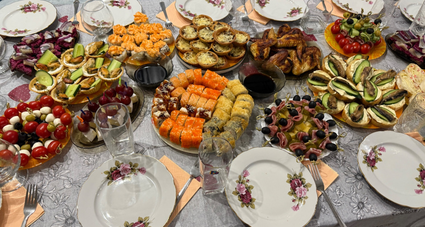 Дорогущие мясные нарезки на праздничный стол покупать не буду: приготовлю сам, причем из самого дешевого мяса - мой фирменный рецепт