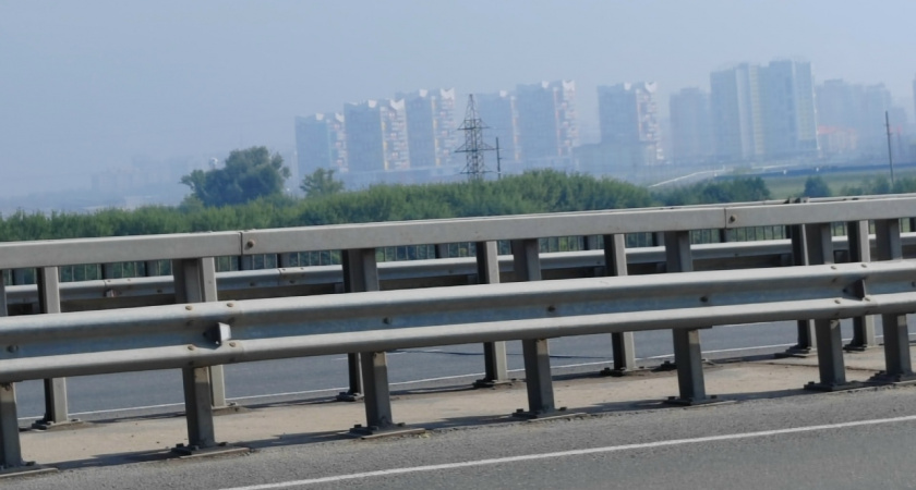 В Городищенском районе фура врезалась в отбойник и заблокировала полдороги