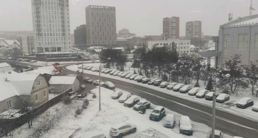 В Пензе легковой автомобиль столкнулся с фурой