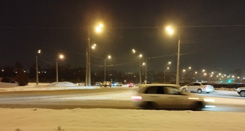 В Пензе «Лада Гранта» врезалась в дерево