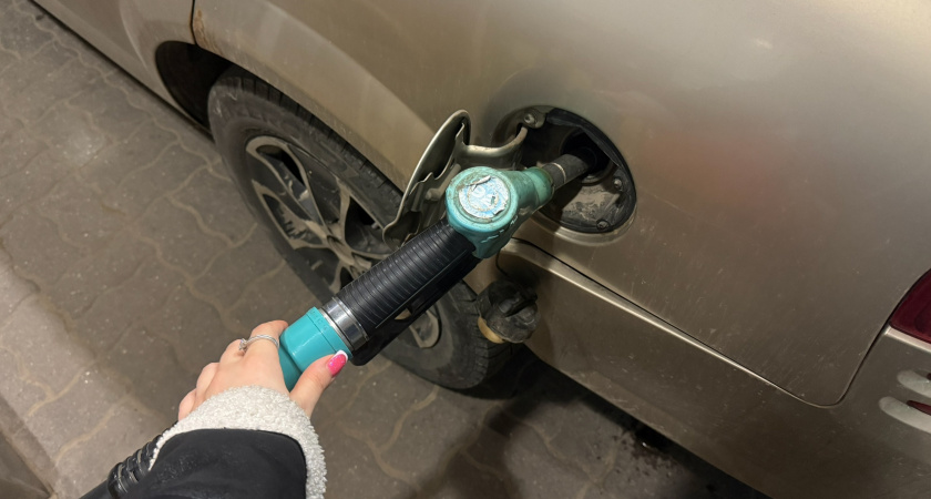 Сотрудник заправки честно ответил: чем 92 бензин выигрывает у 95 - ну кроме того, что он дешевле