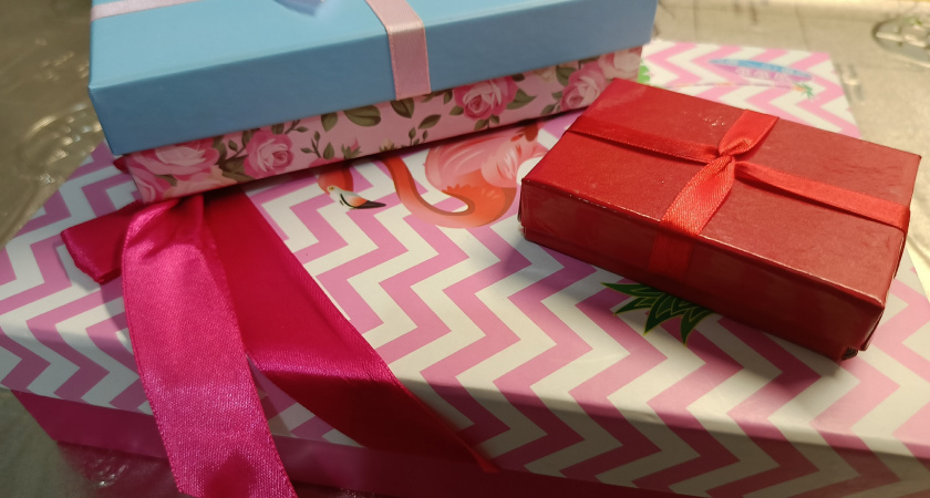 Всегда добавляю это к новогодним подаркам: просто, недорого - домашние пищат от восторга 