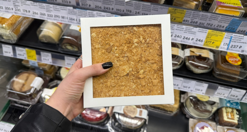 Отложила все дела и пошла в Светофор: оказывается там появились торты - настоящие красавцы. Вариантов несколько и цены "к душе" 