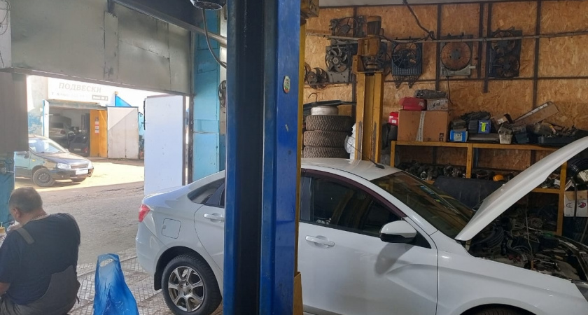 Устраняю "рыжиков" на своей машине простым методом: всю деталь не крашу и ремонт не заметен