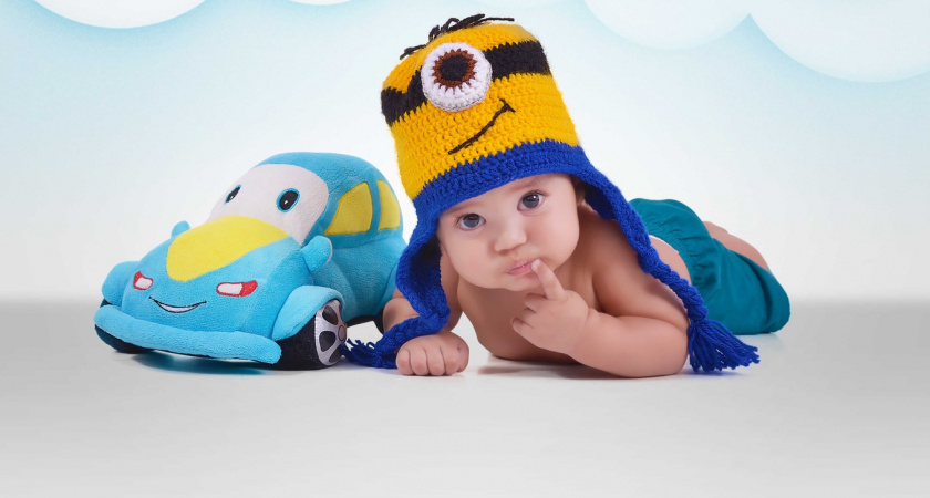 Это мужское имя звучное и редкое: известно с древности, а сейчас почти забыто – переводится как «властитель»