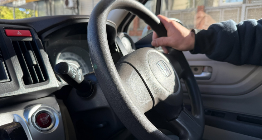 В Пензе пьяный мужчина угнал автомобиль своей знакомой и попал в аварию