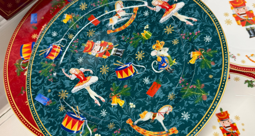 Принесла в гости салат и пирог в любимых мисках, а их и след простыл: узнала, как по этикету попросить посуду обратно - сработало мгновенно 