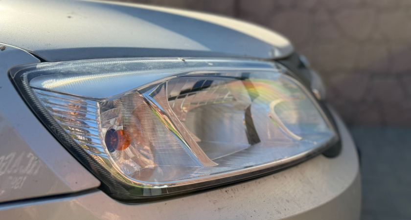 Ближний свет днём можно не включать: инспектор ГИБДД рассказал, когда можно использовать "туманки" вместо фар