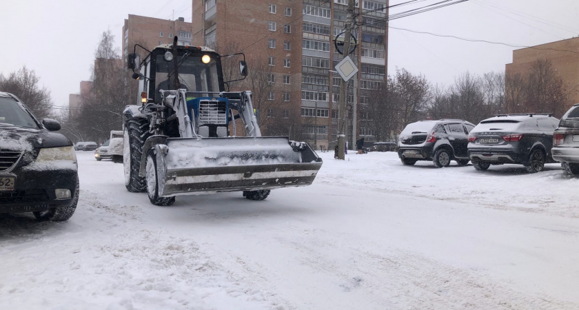 Верховный суд поставил точку: как правильно действовать, если по трассе ползет трактор - возможен обгон через сплошную линию или нет 
