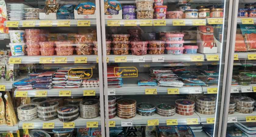 Нашла в «Магните» ту самую вкуснятину: выглядит странно, состав лучше не читать, но иногда так хочется — аж руки трясутся