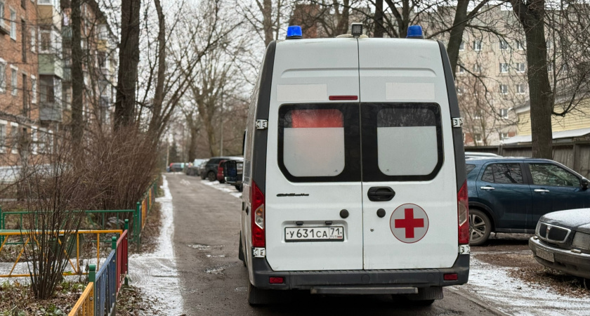 Скорая сзади мчится с сиреной, но у тебя красный: как грамотно поступить - все разъяснил инспектор ГИБДД