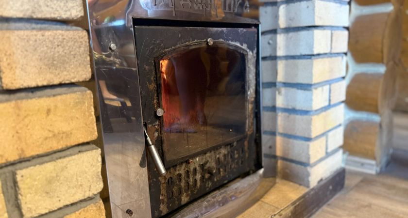 Благодаря смекалке отказался от дров и не пожалел: теперь баня топится проще, чище и дешевле 