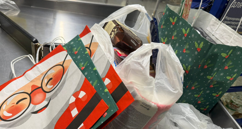 Все обмениваются новогодними подарками, а мне надарили один хлам: хоть дарёному коню в зубы не смотрят - а мы давайте посмотрим 