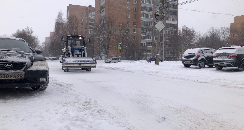 Верховный суд поставил точку: как правильно поступить, если по трассе ползет трактор - возможен ли обгон через сплошную линию или нет