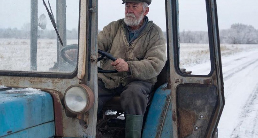 На пенсии подрабатываю только так: как 90-летний дедуля нашел свое дело в российской глубинке