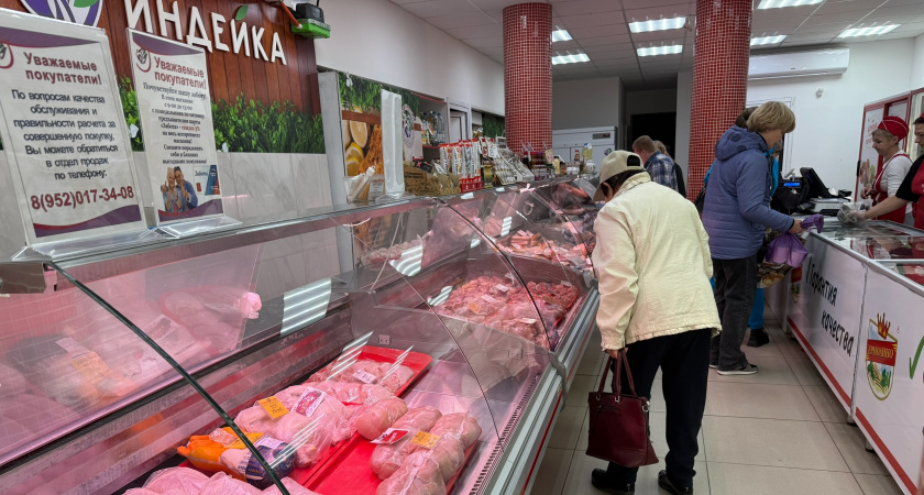 Взяла в "Ермолино" тушку цыплёнка-бройлера, разморозила и удивилась, как сочная и вкусная она оказалась