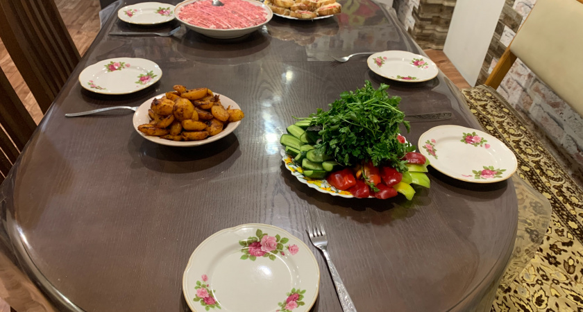 Встречали Новый год за пустым столом и не пожалели: зато позволили себе лишь два недоступных в другое время изыска - как все прошло 