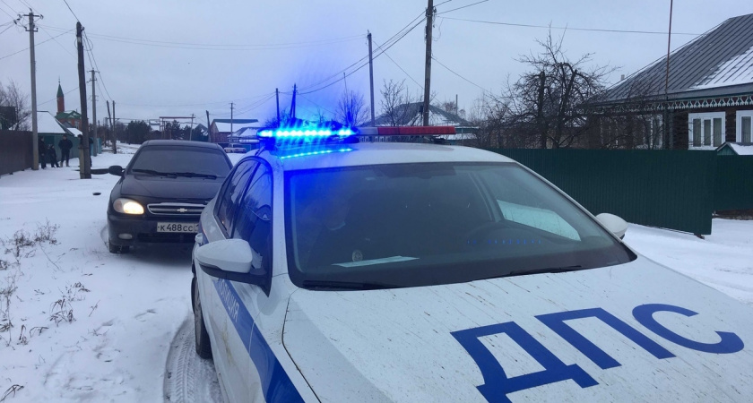 Пассажиры сзади не пристегнуты: инспектор на месте выписал штраф - как правильно реагировать водителю и кто должен оплачивать его по закону 